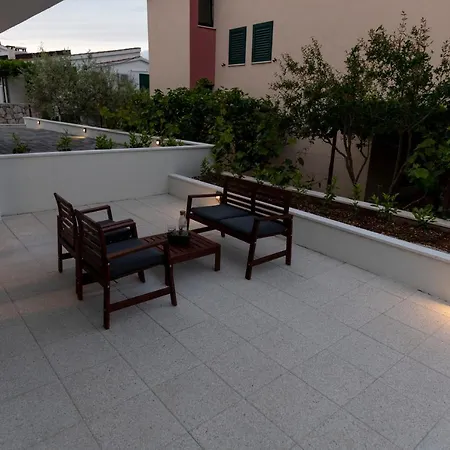 Solenta S Grijanim Bazenom 스토모르스카