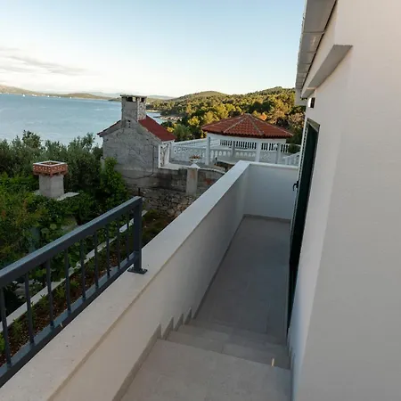 Vila Solenta S Grijanim Bazenom