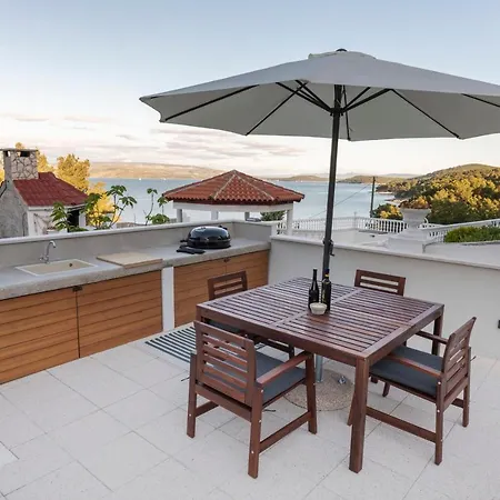 Solenta S Grijanim Bazenom