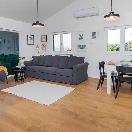 Villa Solenta S Grijanim Bazenom *