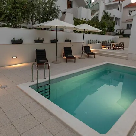 Villa Solenta S Grijanim Bazenom Stomorska