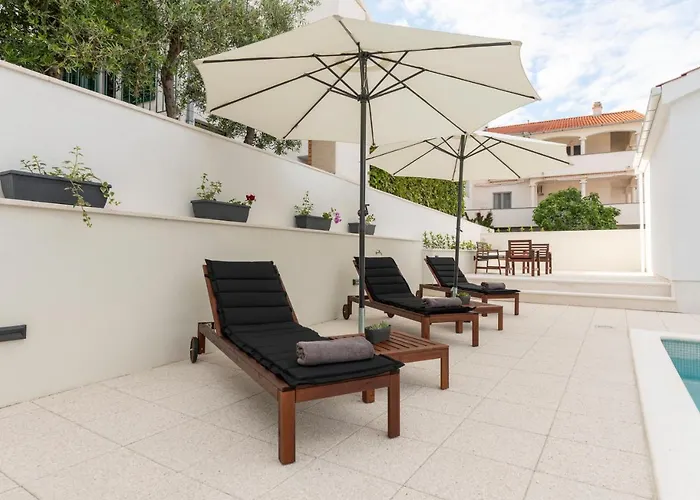 Solenta S Grijanim Bazenom Villa Stomorska